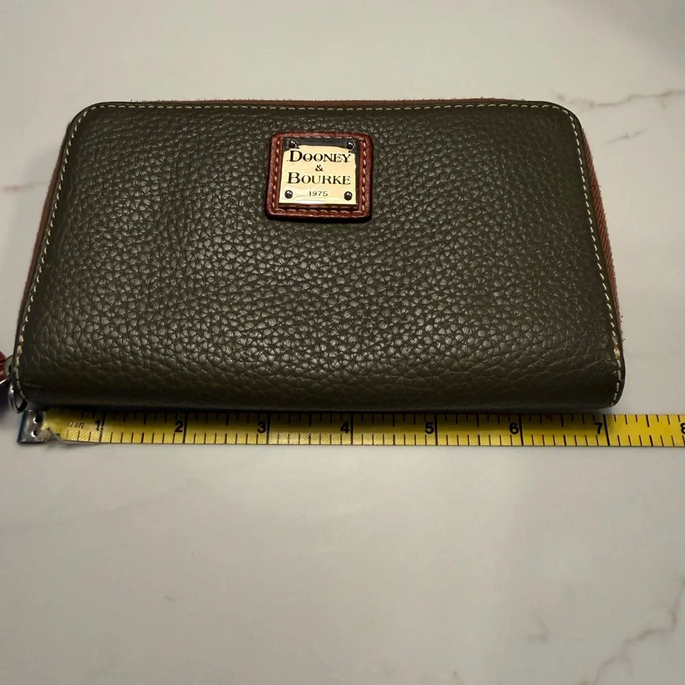 Dooney & Bourke Olive Green Leather Wallet - Picture 12 of 13